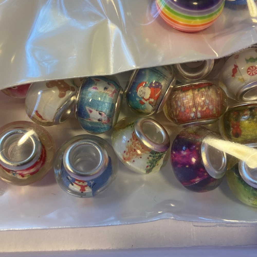 BEADS AND BEADING SUPPLIES- huge assortment! - Picture 10 of 12